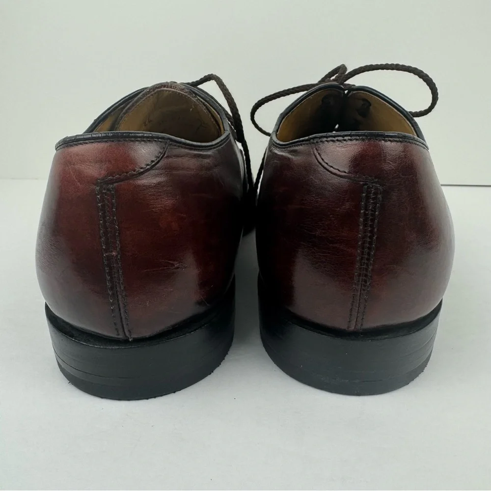 Johnston & Murphy Aldrich II cap-toe oxford dress shoe. Burgundy leather size 10